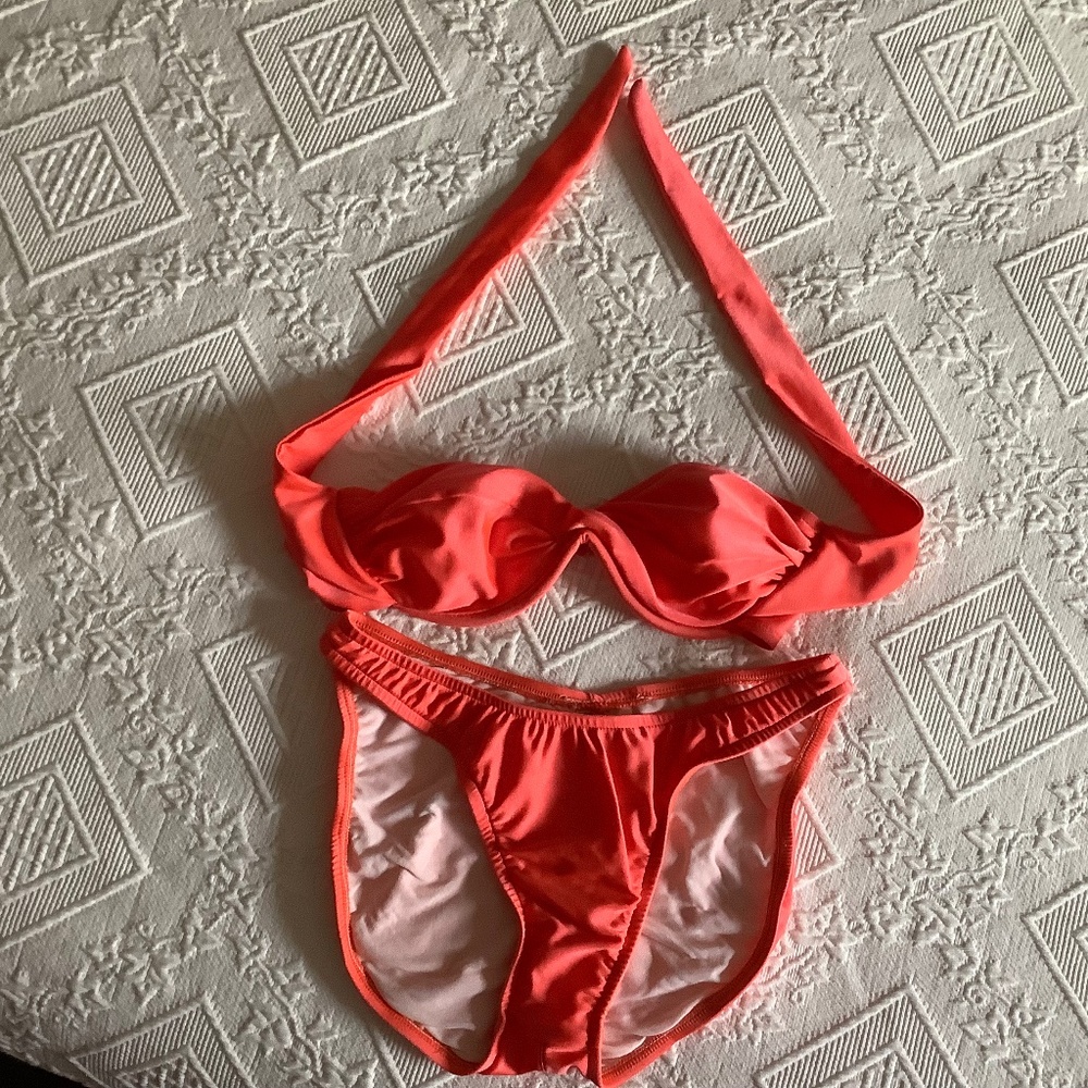 Ujena bikini